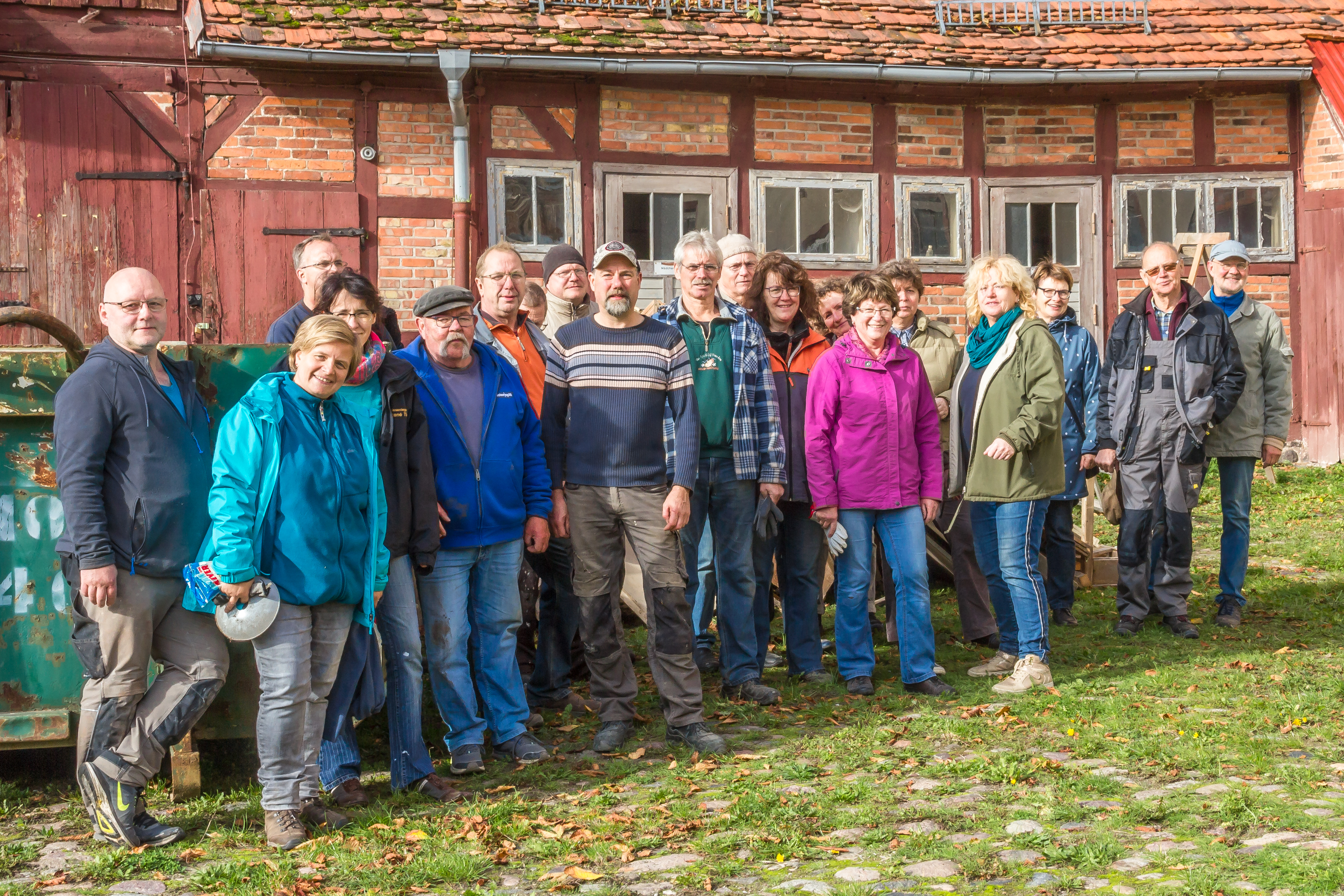 Gruppenbild von Arbeitseinsatz auf dem Gadebuscher Schlossberg