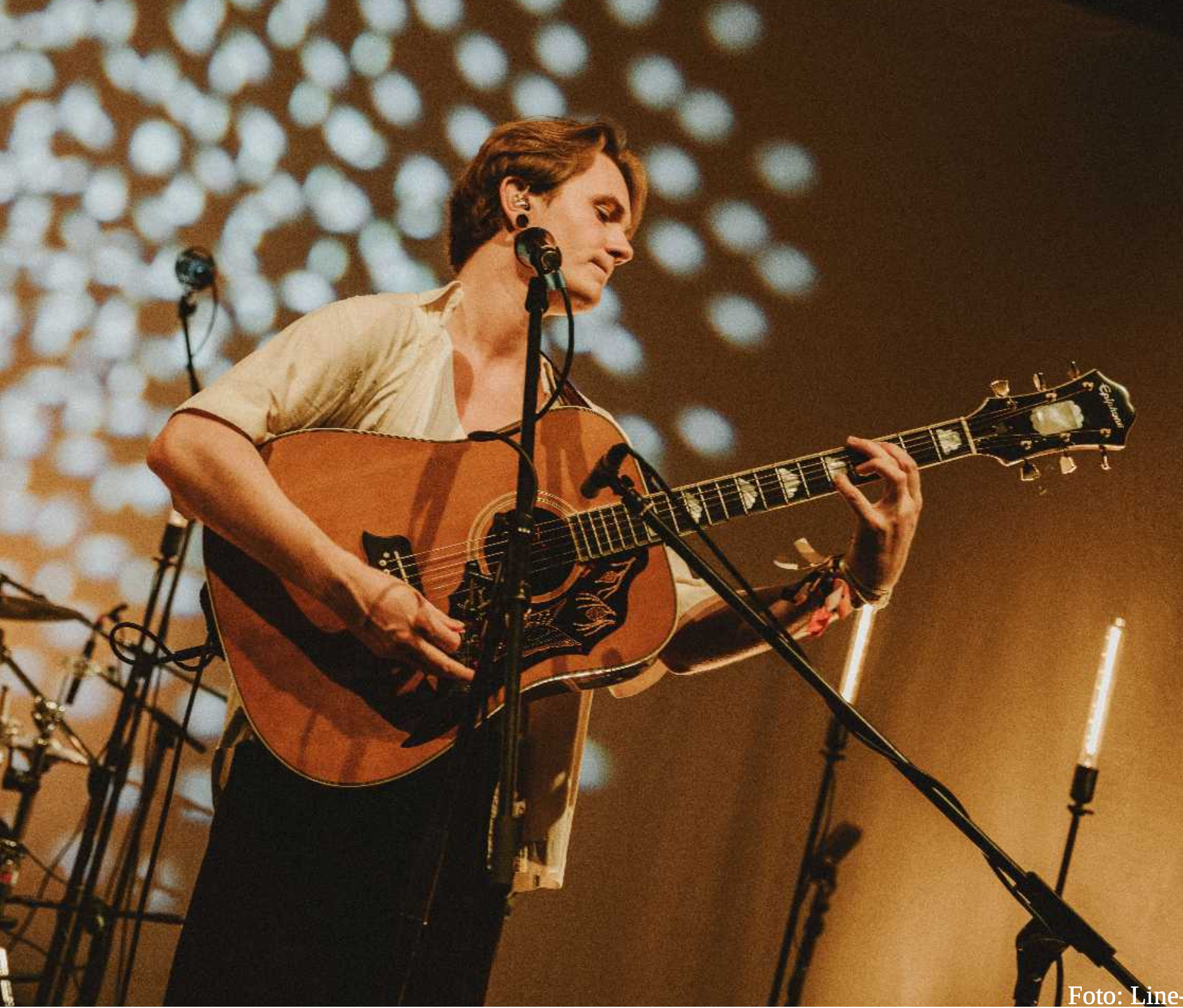 Sänger mit Gitarre