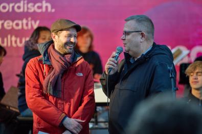 der Bürgermeister und Karl Heinrich Wendorf begrüßen das Publikum