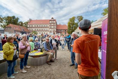 Vortrag vor Menschengruppe