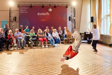 Tänzer in voller Aktion